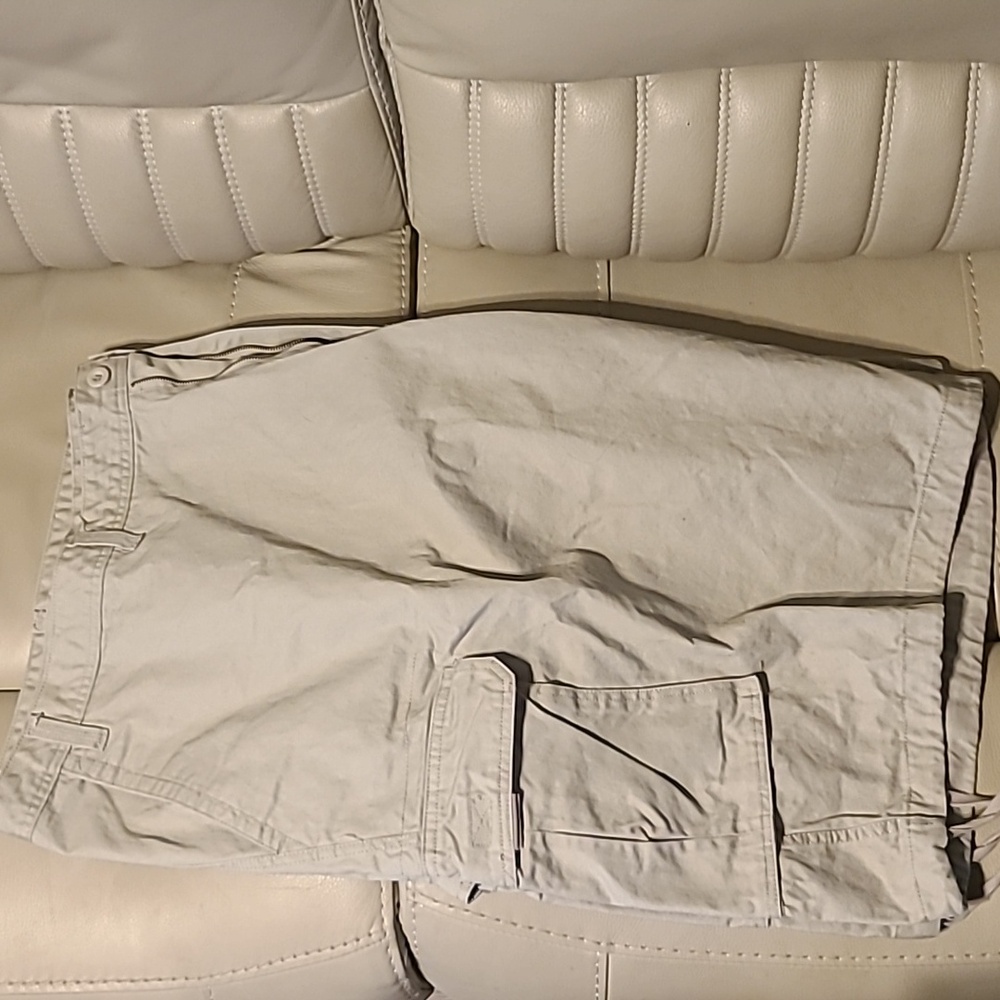 Pro club big and tall men's tan cargo shorts. Size 64.